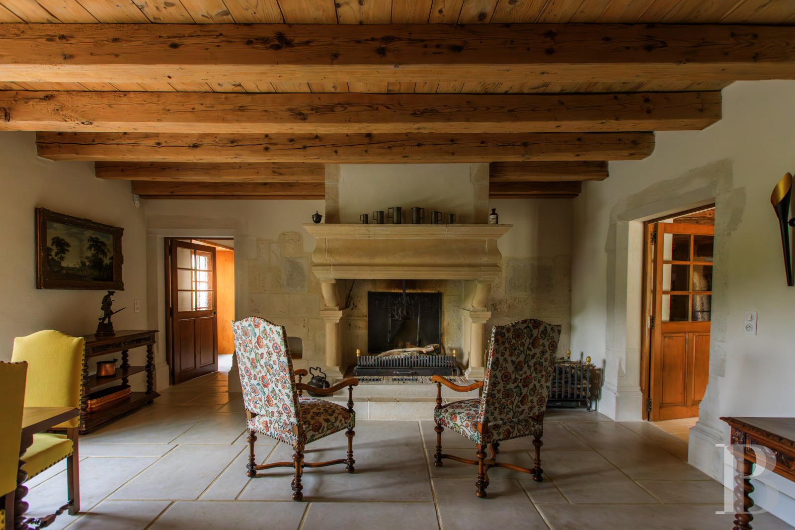Dans le Haut-Bugey, à mi-chemin entre Lyon et Genève, une ferme abbatiale du 17e siècle transformée en une vaste et confortable demeure.  - photo  n°9